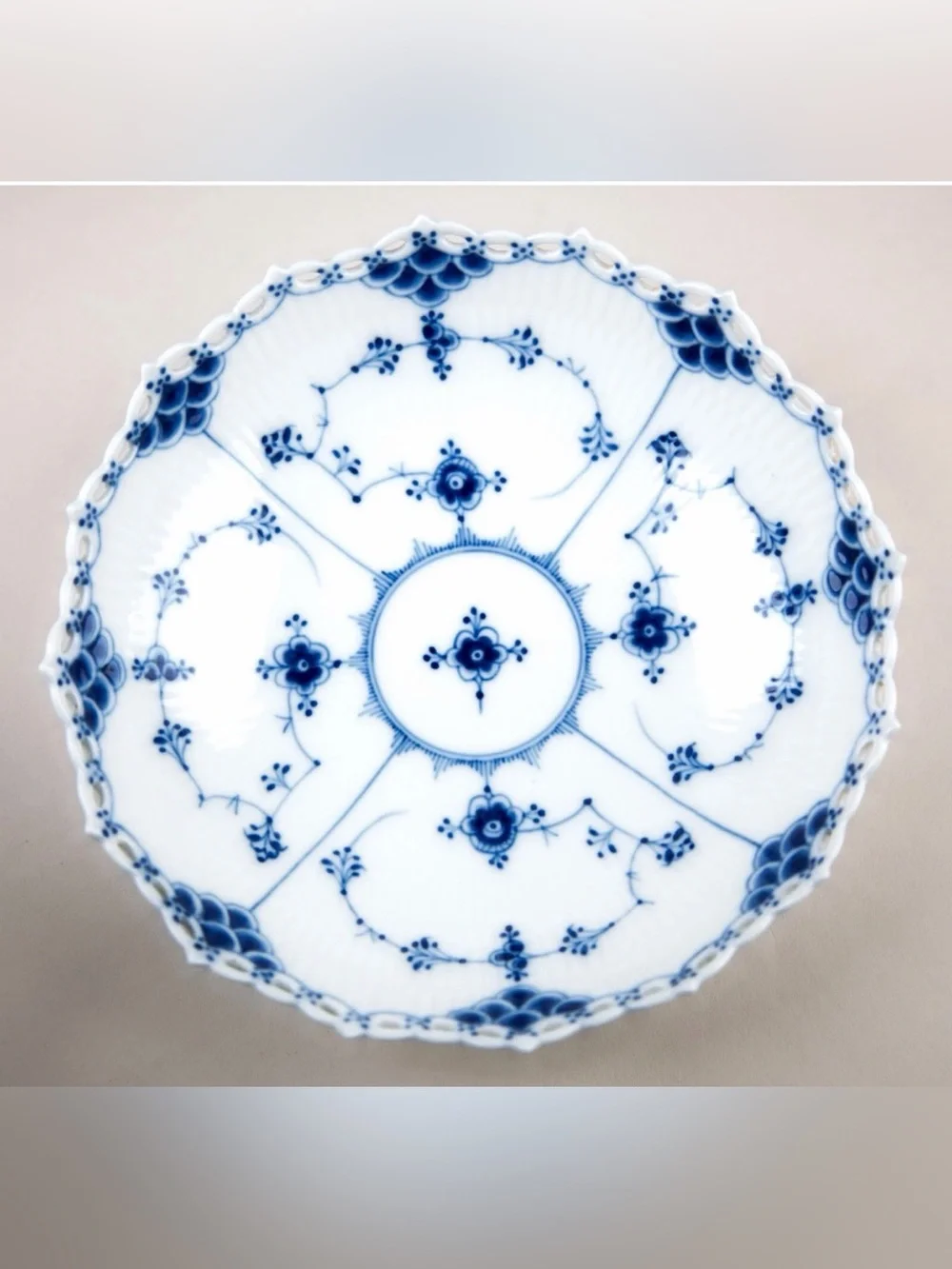 RARE Vintage Royal Copenhagen Blue Fluted Half Lace 511 Footed Compote Bowl dish